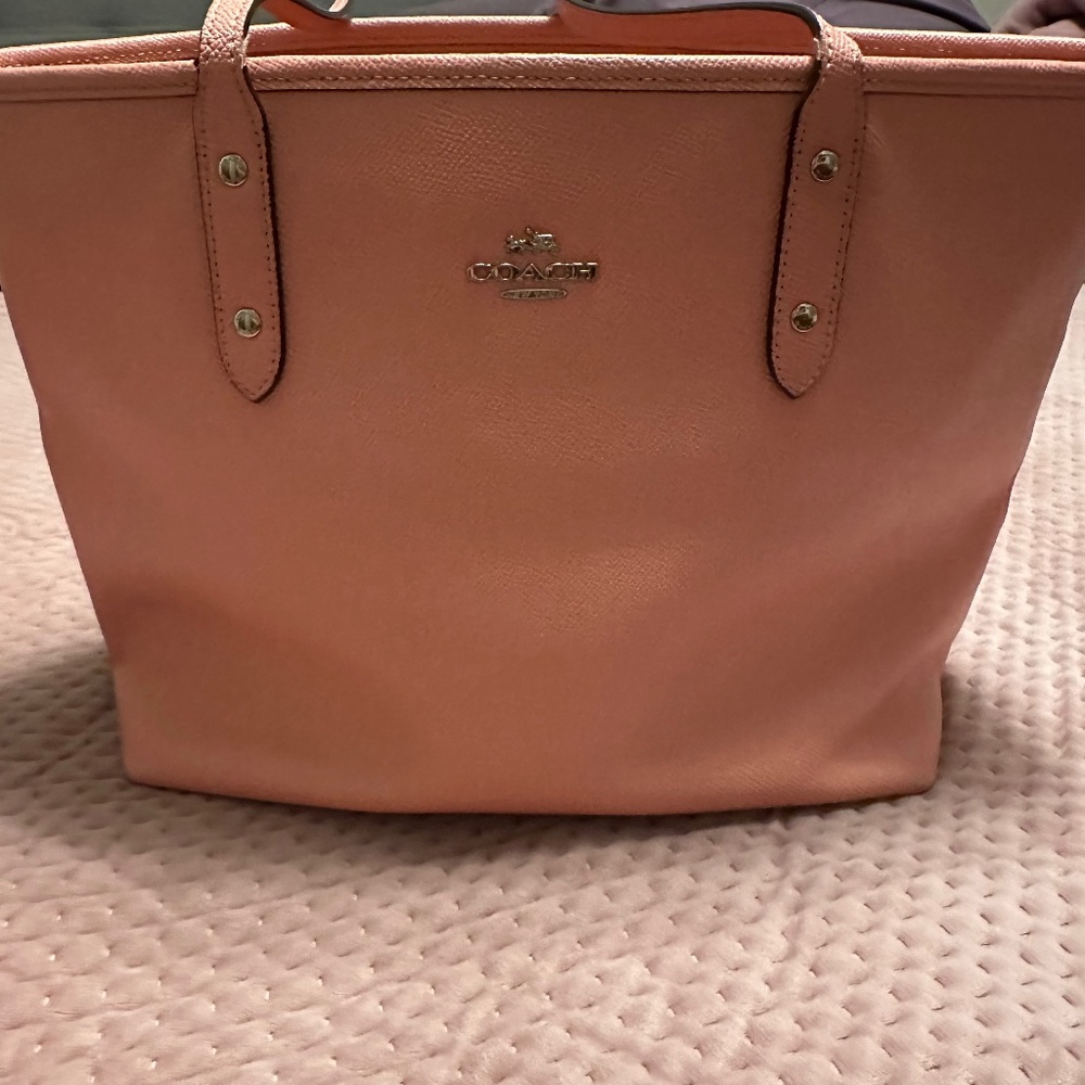 Coach tote in pink